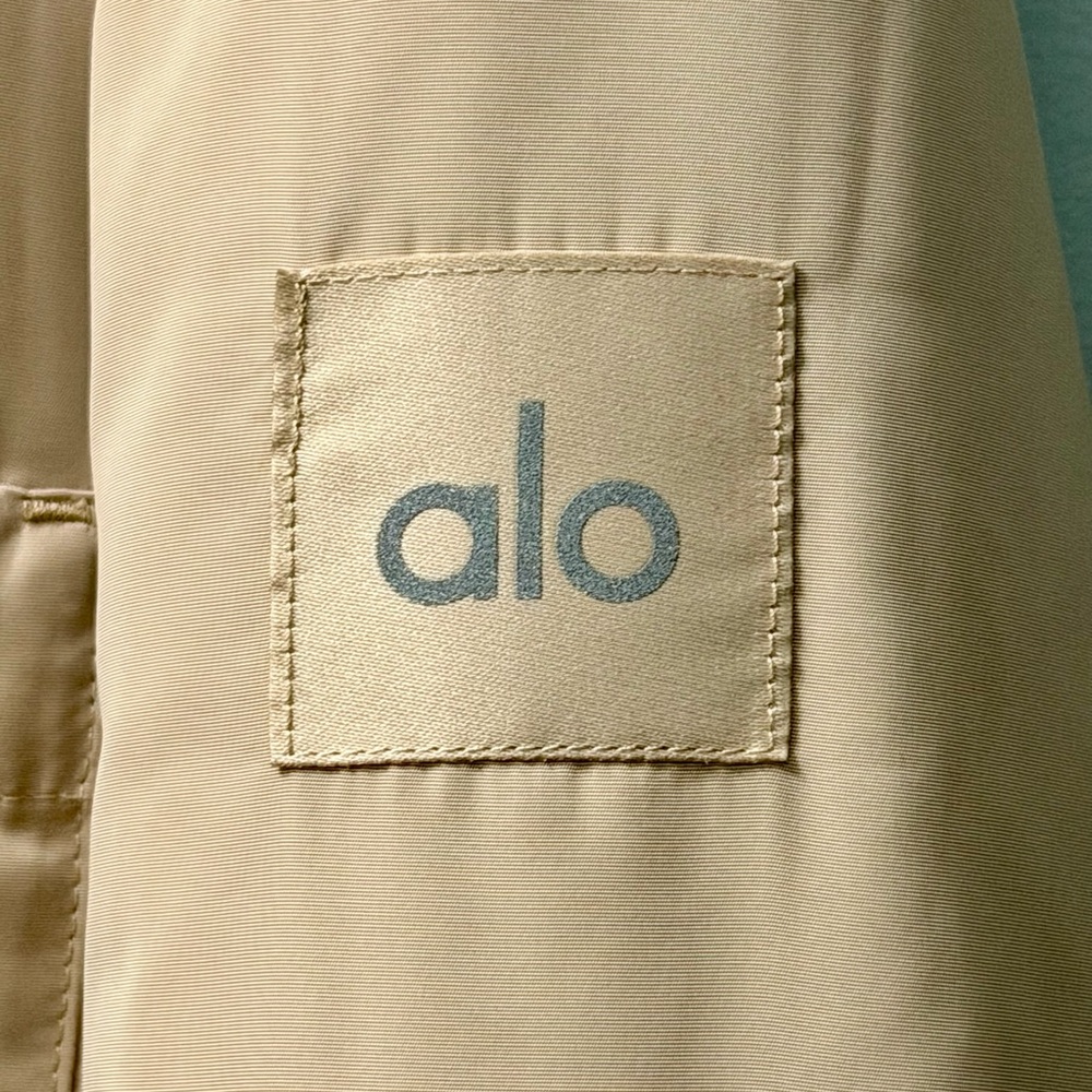 ALO Yoga Men's Beige Shirt Jacket - Picture 3 of 4